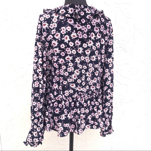 Everleigh floral blouse crossover wrap style women’s size large top - Picture 3 of 13